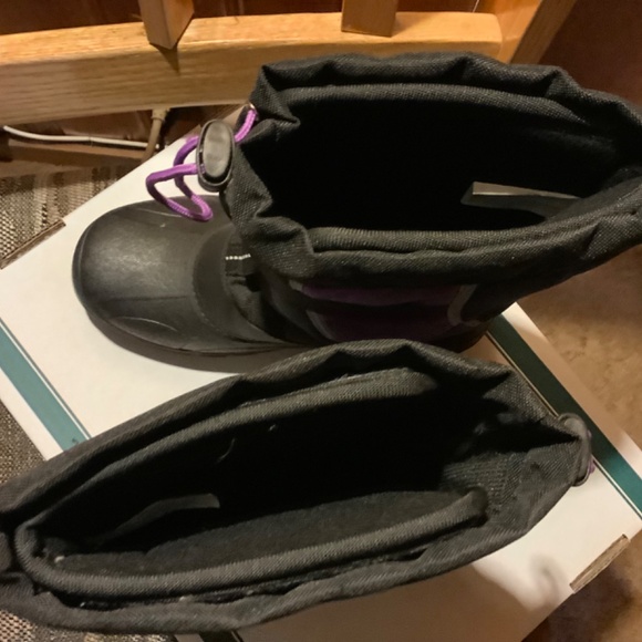 Boys snow boots size 6 NWOT - Picture 6 of 6